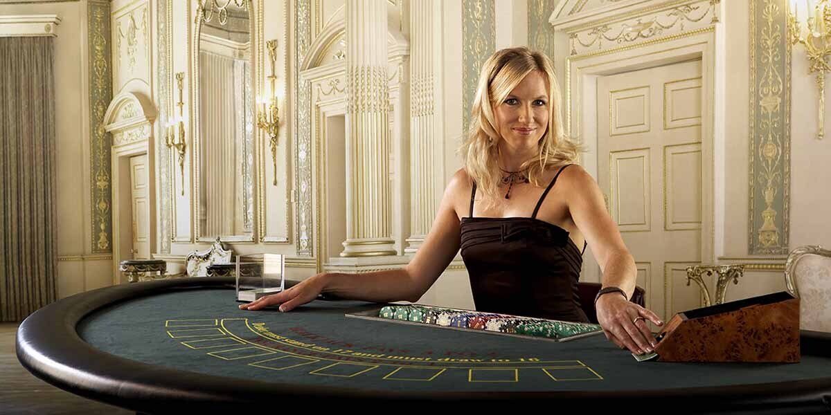 live dealer online casino canada